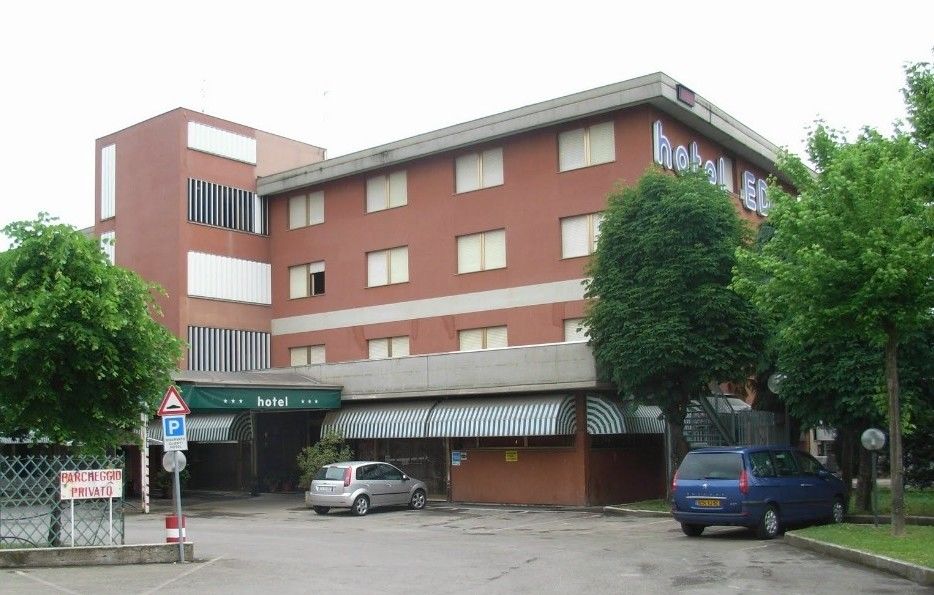 Cdh Hotel Modena Exteriör bild